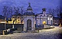 Padova-Porta  Ognissanti,o Portello,con in primo piano il capitello detto di Santa Maria dei barcaioli